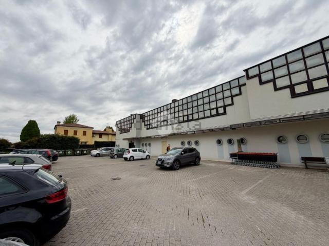 Ufficio in affitto di 75 m² in Via Rizzieri Serato, 126