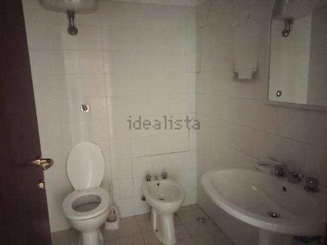 Ufficio in affitto di 77 m²