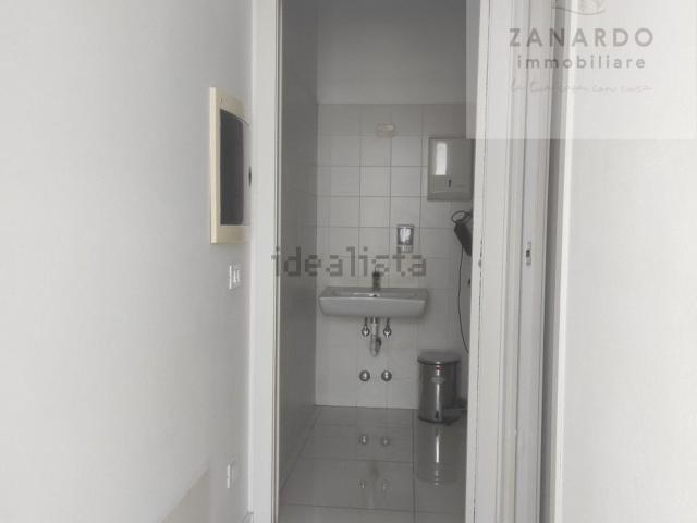 Ufficio in affitto di 78 m²