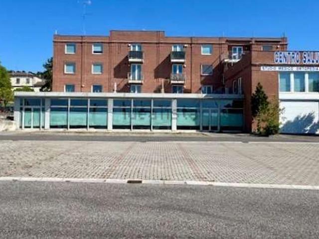 Ufficio in affitto di 800 m² in Via Romana, 38