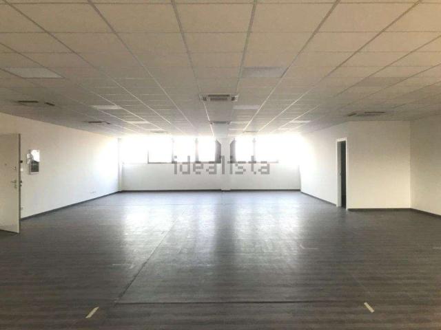 Ufficio in affitto di 800 m² in Viale Verona, 100