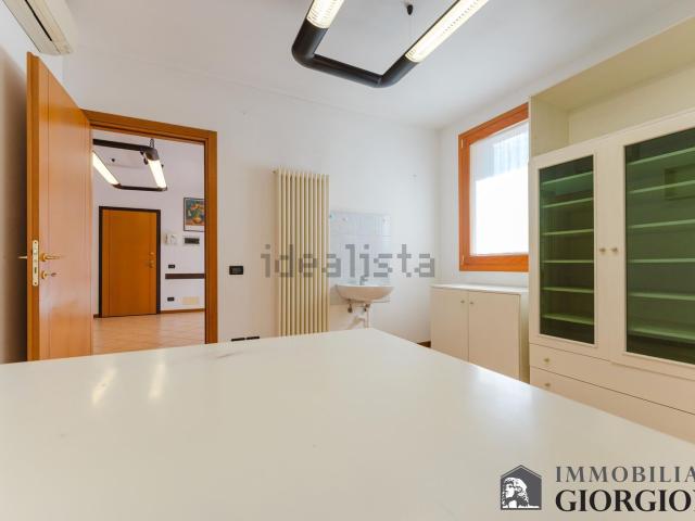 Ufficio in affitto di 80 m²
