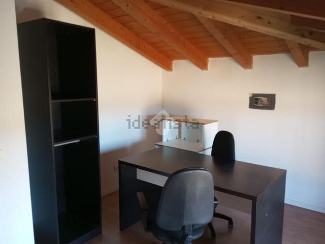 Ufficio in affitto di 80 m² in Via A.M Vicenzi, 23