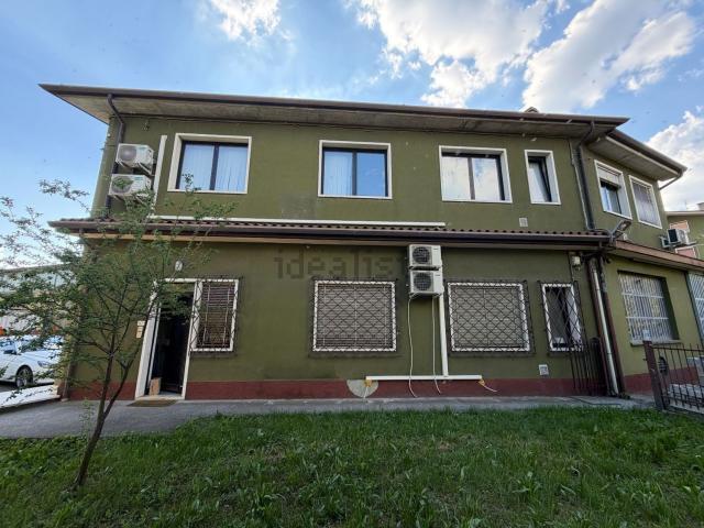 Ufficio in affitto di 80 m² in Via Bartolomeo Avesani