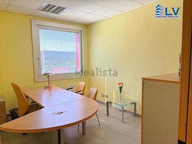 Ufficio in affitto di 80 m² in Via Morolense