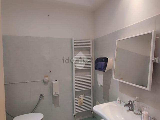 Ufficio in affitto di 80 m² in Via Silvano Balboni, 11