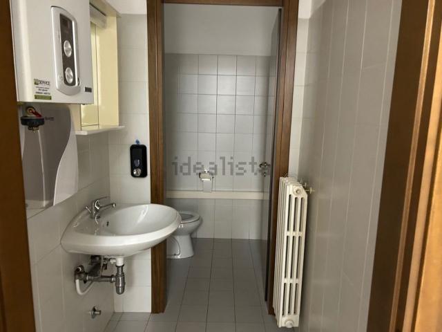 Ufficio in affitto di 80 m² in Via Roma