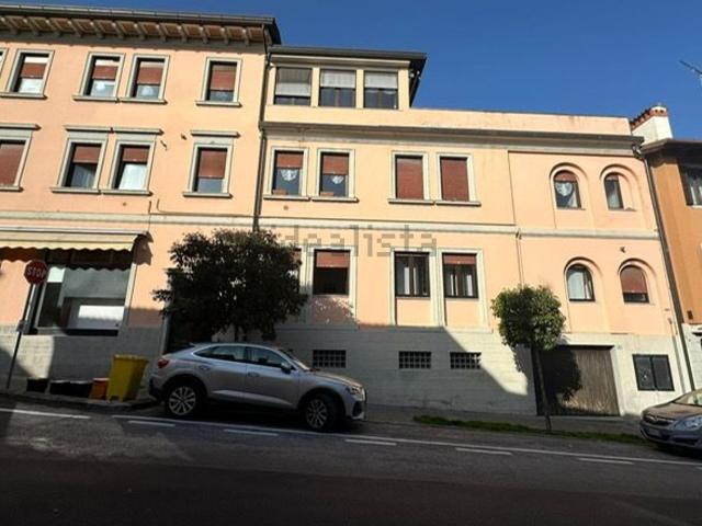 Ufficio in affitto di 80 m² in Via Vittorio Veneto, 1