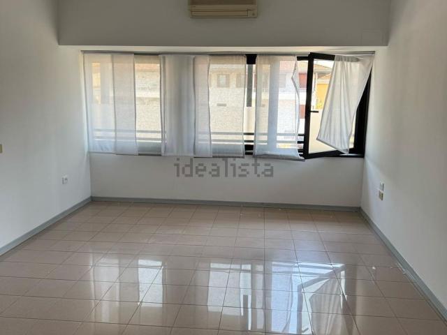 Ufficio in affitto di 80 m² in Viale Europa