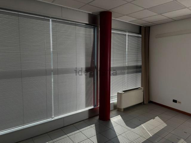 Ufficio in affitto di 80 m² in Strada Padana Verso Verona