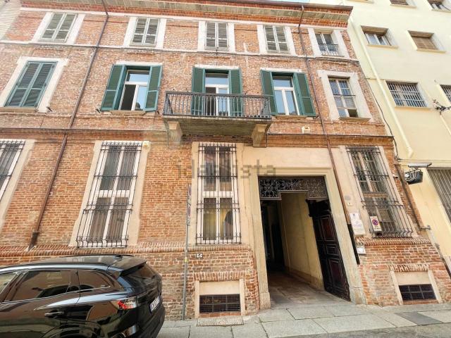 Ufficio in affitto di 82 m² in Via Ghilini, 9