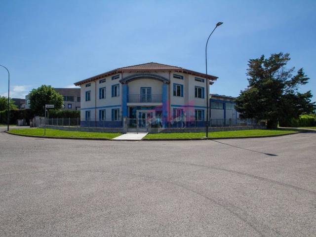 Ufficio in affitto di 850 m² in Via Dellearti