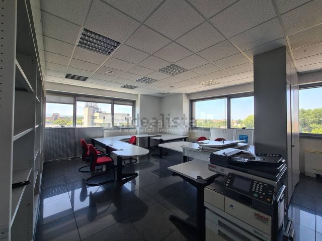 Ufficio in affitto di 86 m² in Via Cesare Zavattini, 88