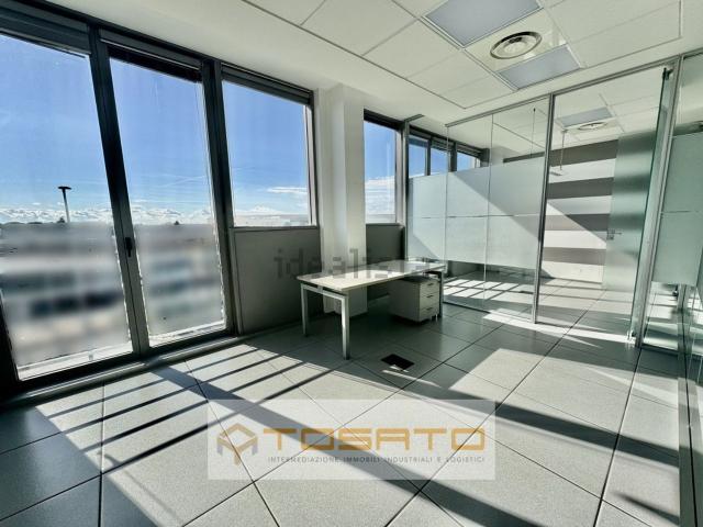 Ufficio in affitto di 880 m²