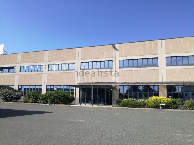 Ufficio in affitto di 900 m²