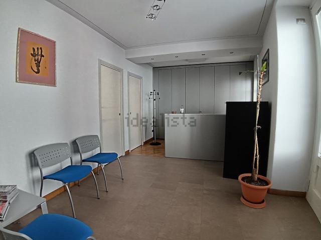 Ufficio in affitto di 90 m²