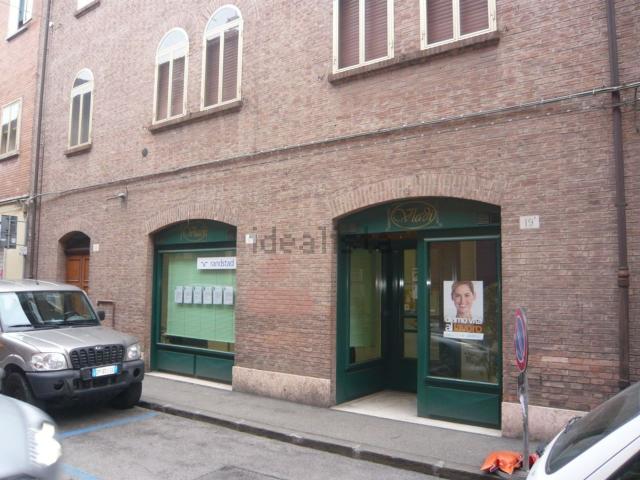 Ufficio in affitto di 90 m² in Via Armari