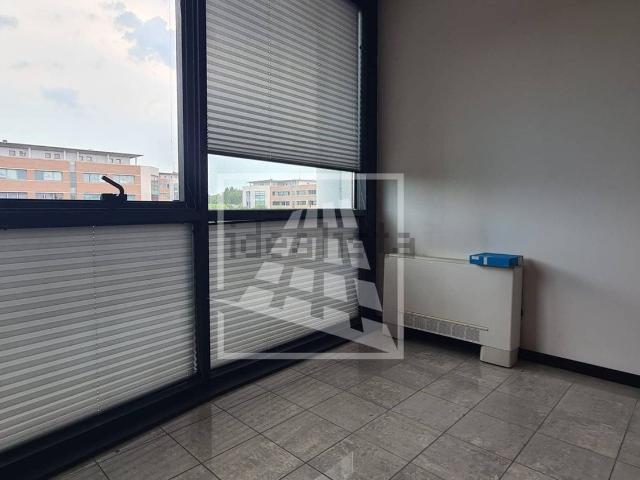 Ufficio in affitto di 90 m² in Via Bernardino Zacchetti, 6