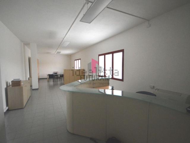 Ufficio in affitto di 90 m² in Via degli Alpini