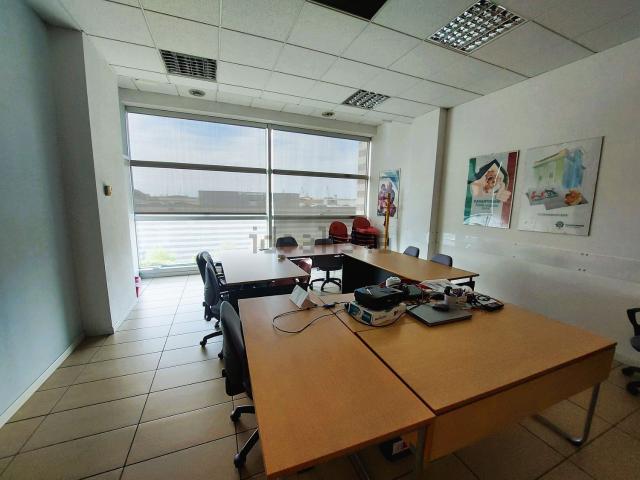 Ufficio in affitto di 90 m² in Via delle Industrie, 19