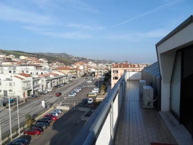 Ufficio in affitto di 90 m² in Via Enrico Mattei, 1