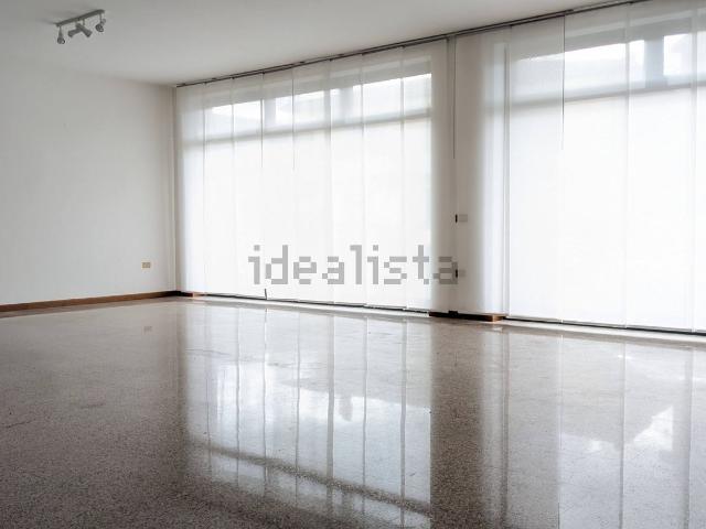 Ufficio in affitto di 90 m² in Via Monte Rosa