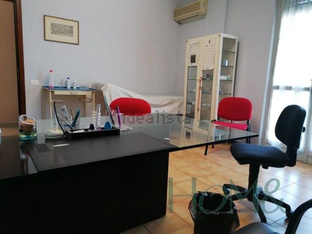 Ufficio in affitto di 90 m² in Via Martiri della Libertà