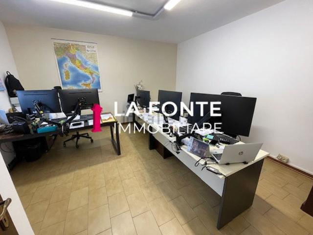 Ufficio in affitto di 90 m² in Via Santa Chiara