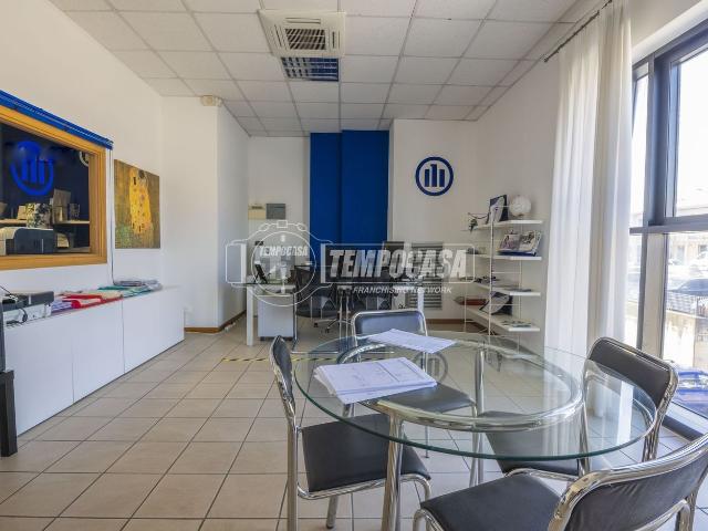 Ufficio in affitto di 90 m² in Viale dell&apos Industria