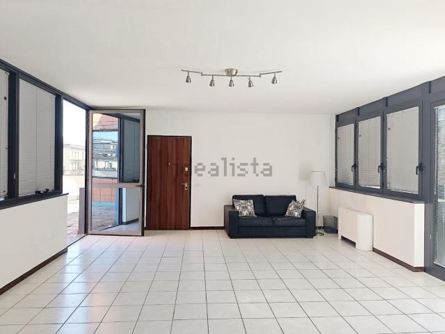 Ufficio in affitto di 90 m² in Viale Giacomo Matteotti, 22