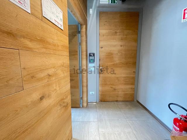 Ufficio in affitto di 90 m² in Viale Maria Ceccarini, 71