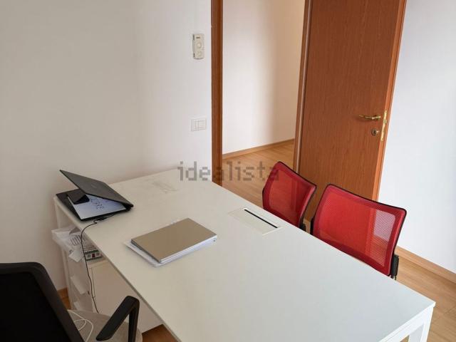 Ufficio in affitto di 90 m² in Viale Porta Adige, 5