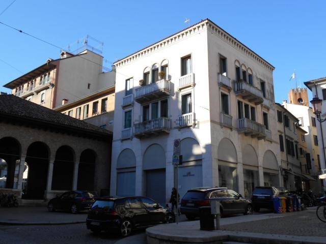 Ufficio in affitto di 90 m² in Piazza Francesco Crispi, 8
