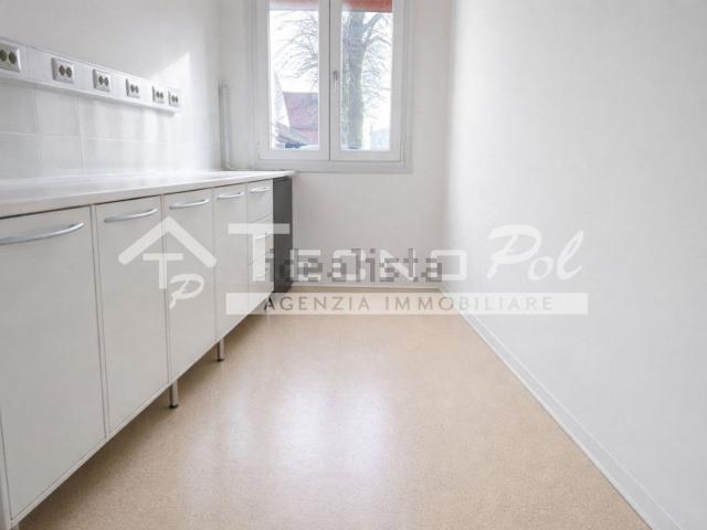 Ufficio in affitto di 91 m² in Via Ungheria