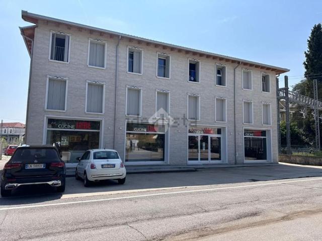 Ufficio in affitto di 93 m² in Via Piave, 2