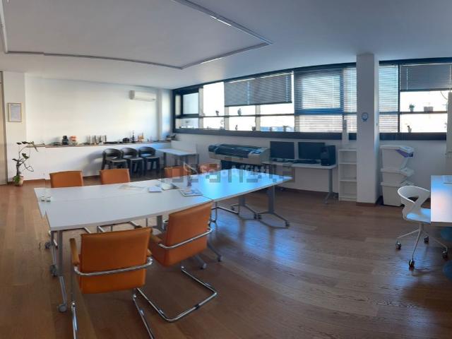Ufficio in affitto di 94 m² in Strada Comunale Piana