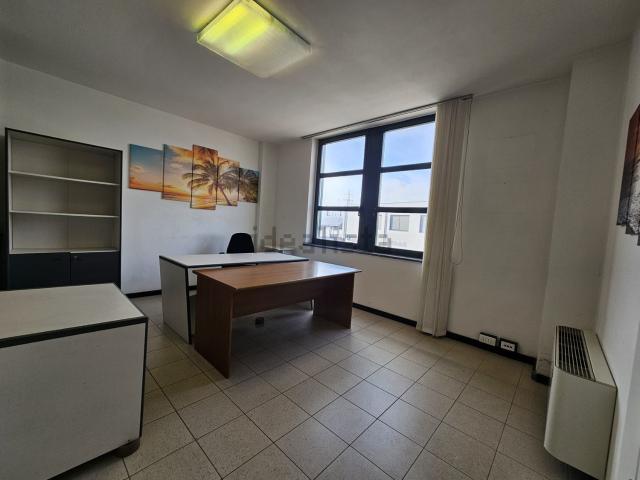 Ufficio in affitto di 95 m² in Via delle Cateratte, 60