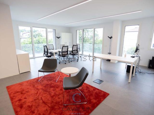 Ufficio in affitto di 95 m² in Via Luigi Serena