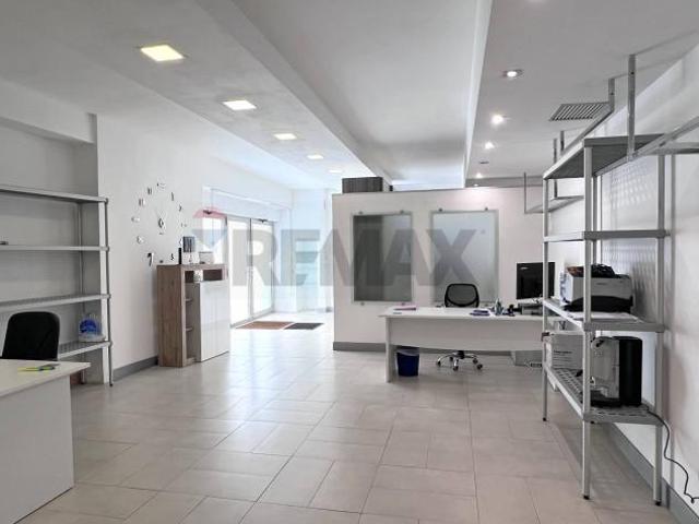Ufficio in vendita a Tremestieri Etneo