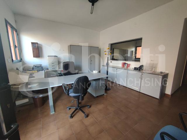Ufficio in vendita a Uta