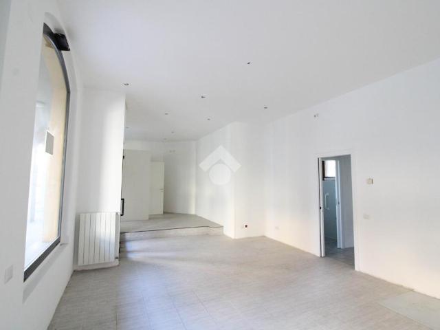 Ufficio in vendita a Villa D'Alme'