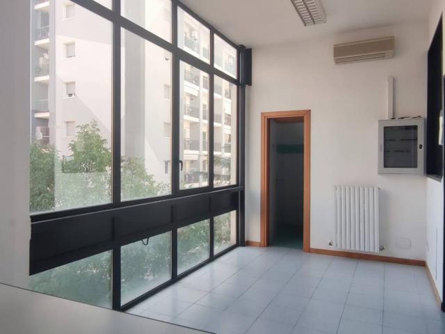 Ufficio in vendita a Ascoli Piceno, Monticelli