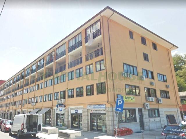 Ufficio in vendita a Avellino, Centro