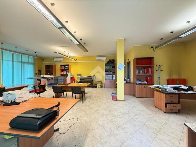 Ufficio in vendita a Azzano San Paolo