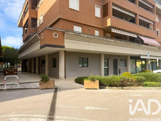 Ufficio in vendita a Bastia Umbra