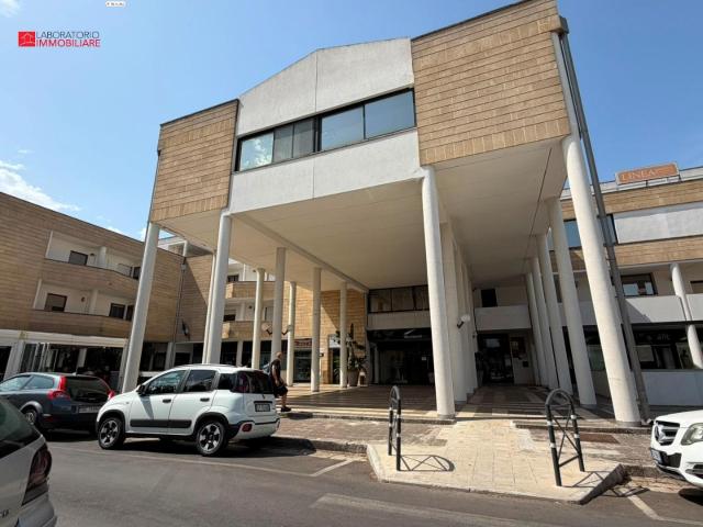 Ufficio in vendita a Campi Salentina