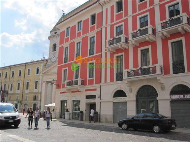 Ufficio in vendita a Campobasso, Centro