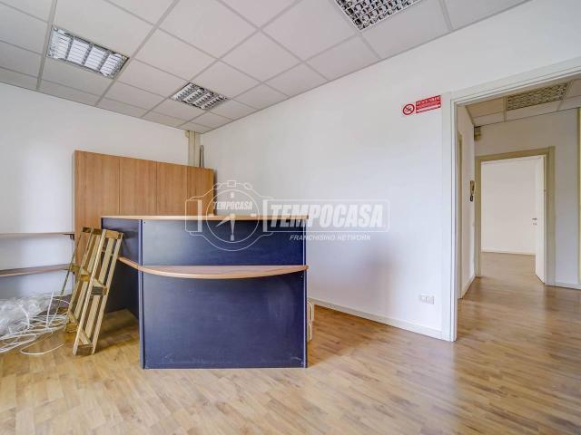 Ufficio in vendita a Gazzada Schianno