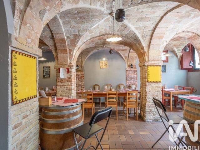 Esercizio commerciale in vendita a Loreto
