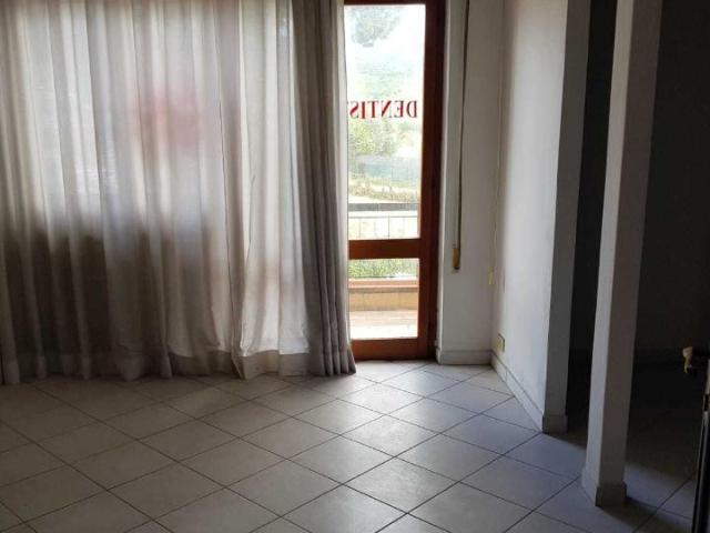 Ufficio in vendita a Luni